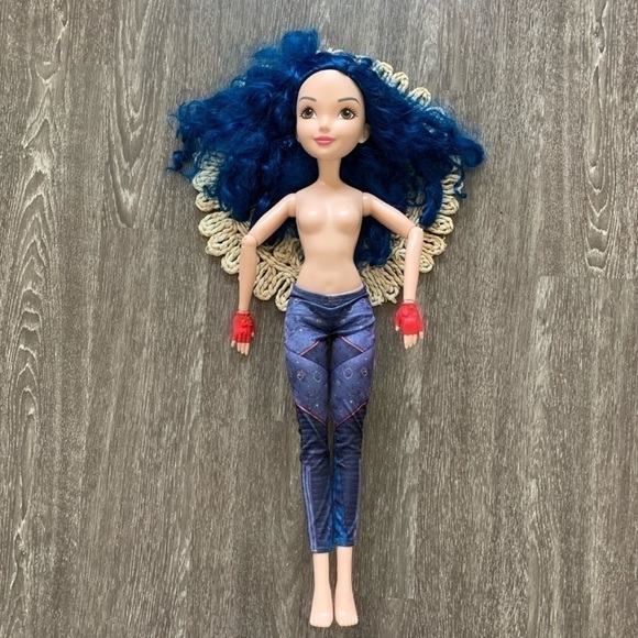 Disney The Descendants Evie 28” doll. LARGE DOLL - Picture 2 of 11